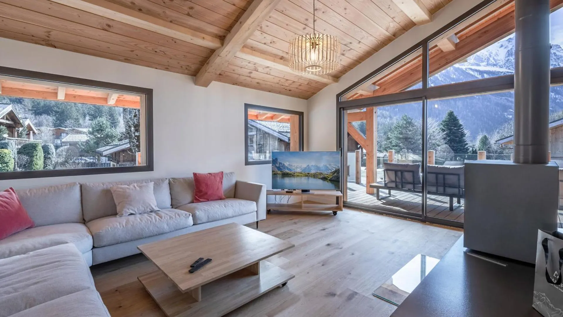 Contacts de Chalet Spacieux A Chamonix Avec Jacuzzi Et Parking, Animaux Acceptes - Fr-1-343-259