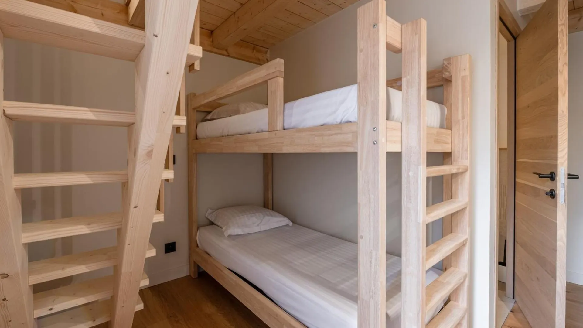 Chalet Spacieux A Chamonix Avec Jacuzzi Et Parking, Animaux Acceptes - Fr-1-343-259