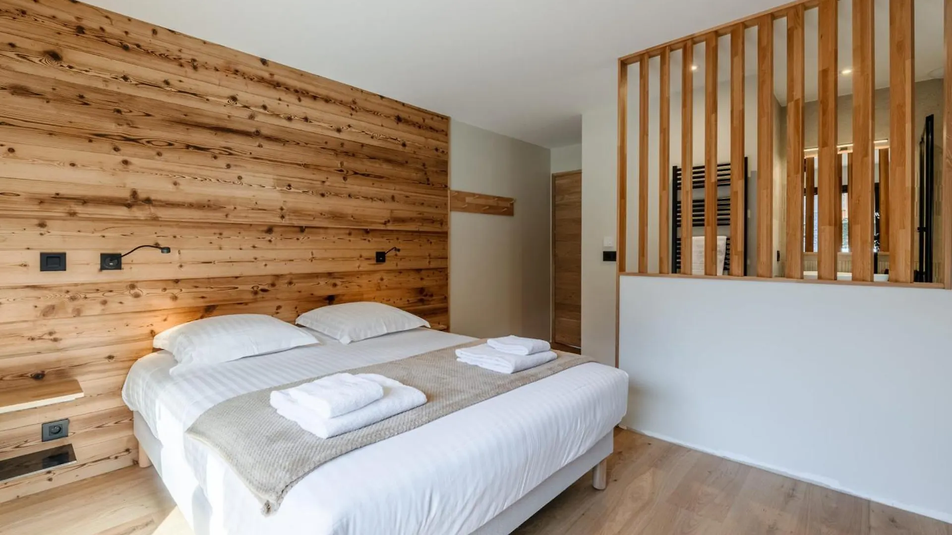 Chalet Spacieux A Chamonix Avec Jacuzzi Et Parking, Animaux Acceptes - Fr-1-343-259