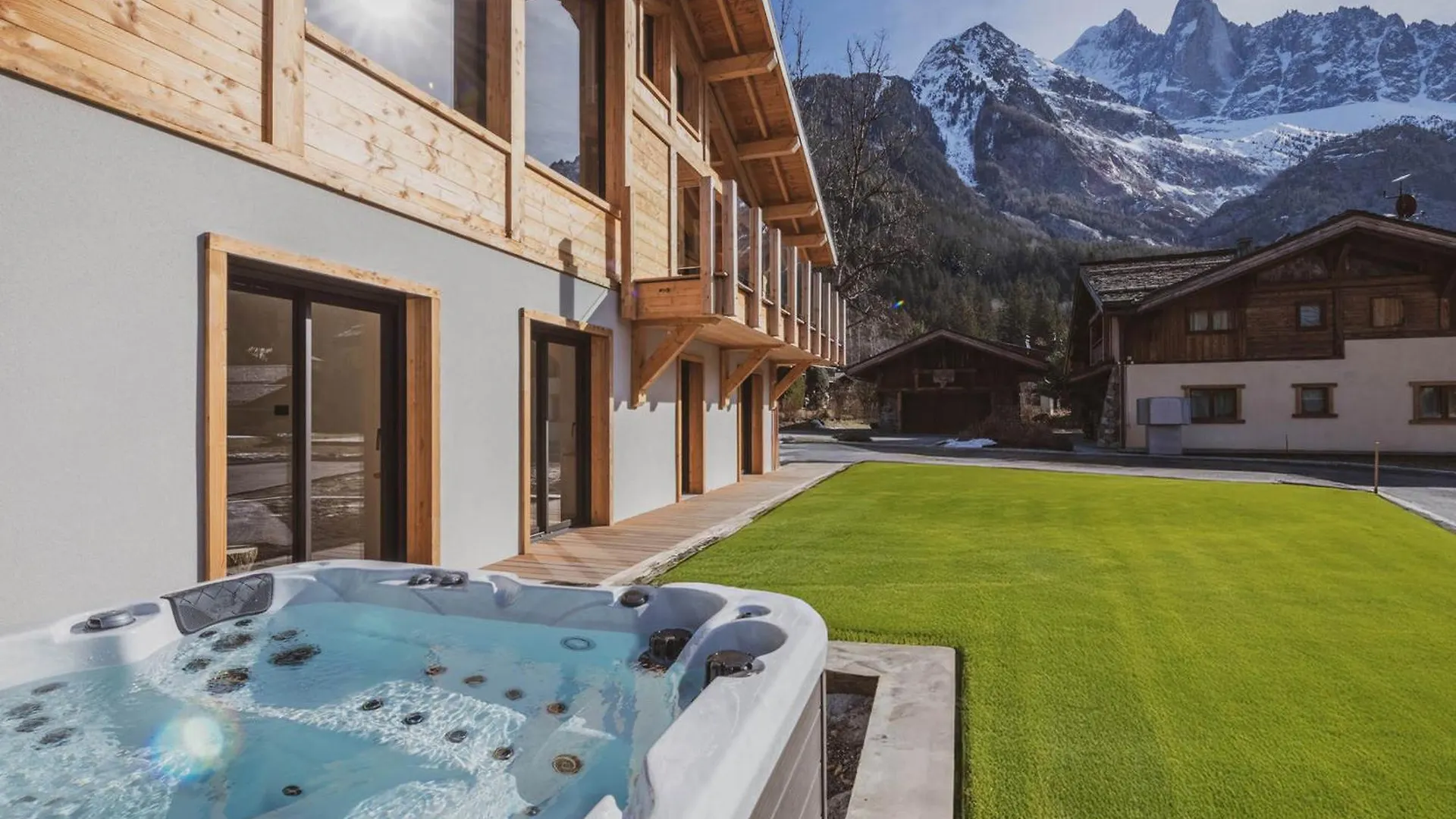 Chalet Spacieux A Chamonix Avec Jacuzzi Et Parking, Animaux Acceptes - Fr-1-343-259
