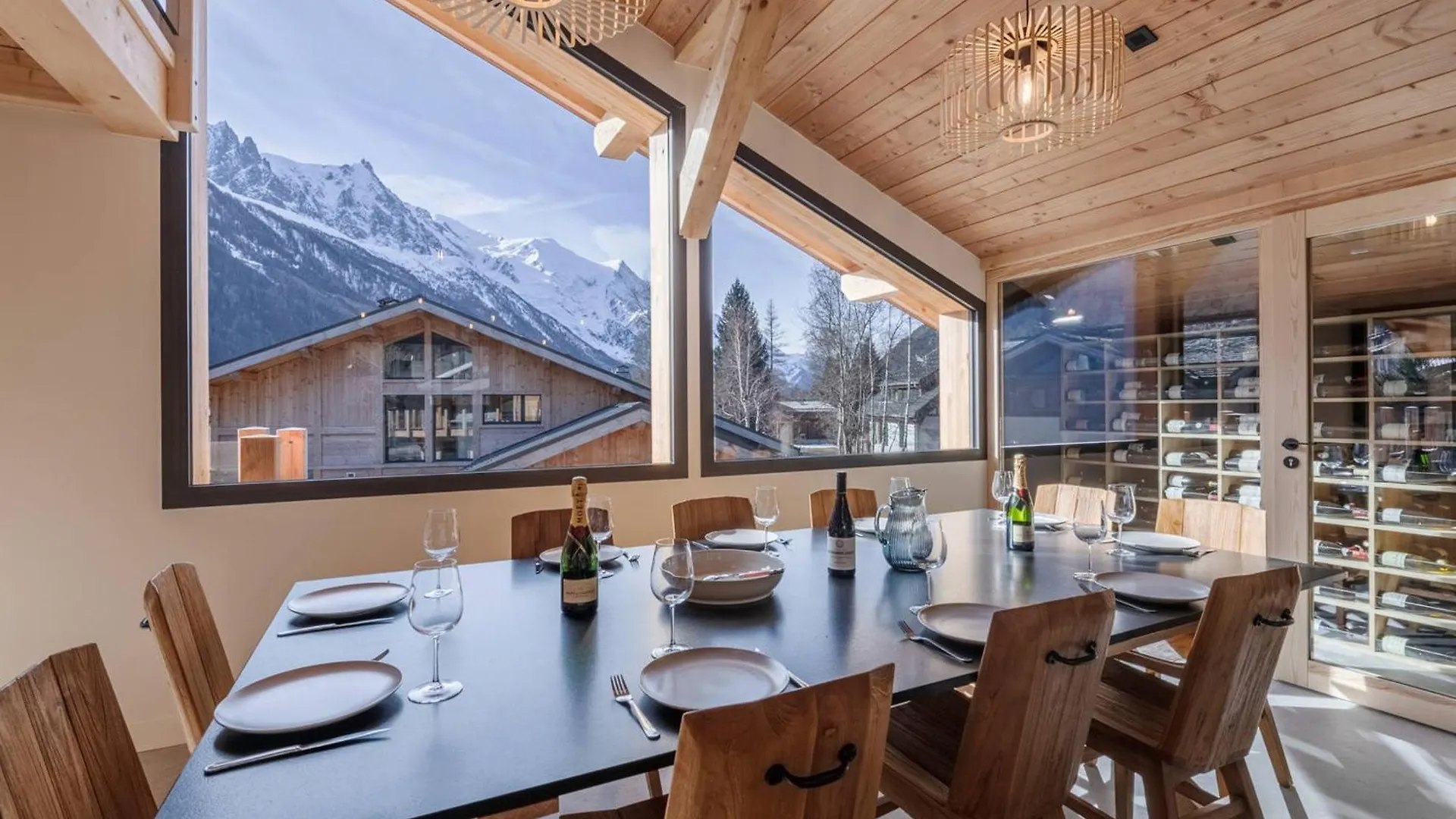 Chalet Spacieux A Chamonix Avec Jacuzzi Et Parking, Animaux Acceptes - Fr-1-343-259